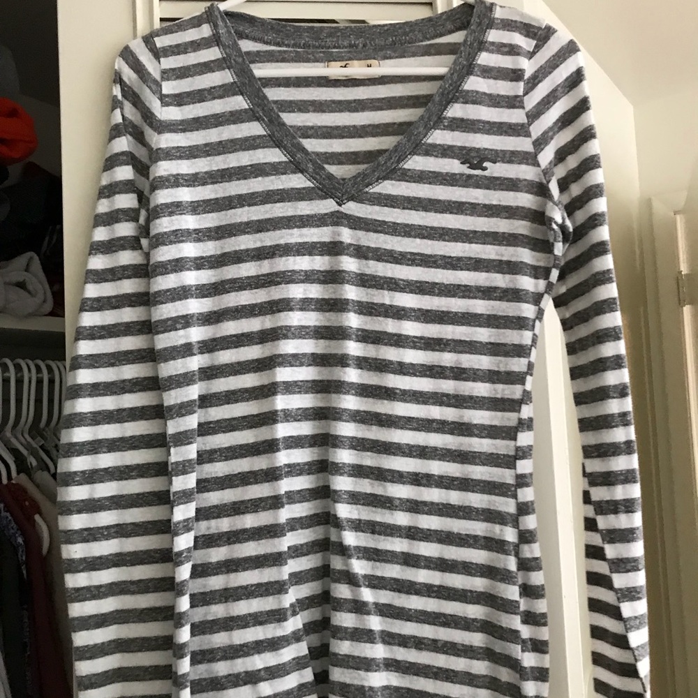 Gray and white striped vneck tee